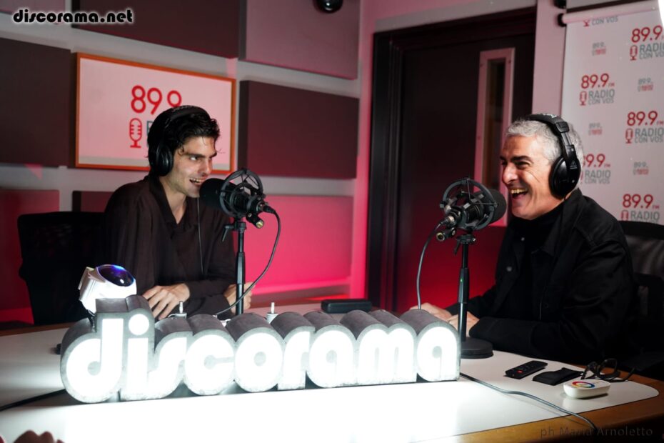 El modelo y actor Thomas Doldan visitó DISCORAMA