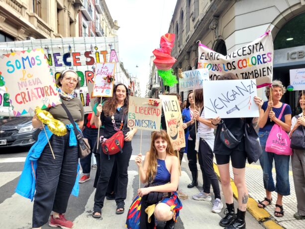 Miles de mujeres marcharon hacia Plaza de Mayo por el 8M - FM 89.9 ...