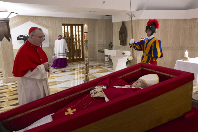 Papa Francisco en su ataúd.