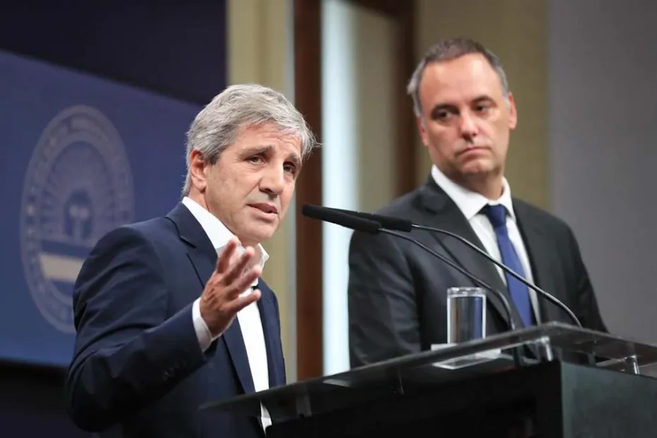 Caputo anunciando el Plan de Reparación Histórica